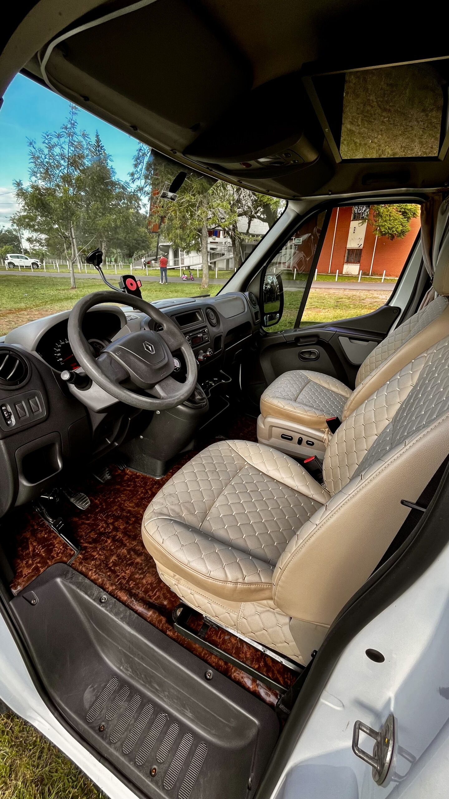 Cockpit (4)